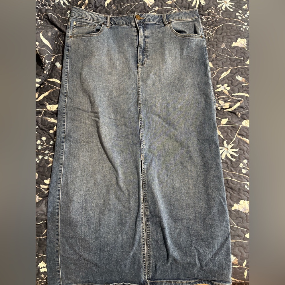 Rachel Zoe Jean Skirt with Sleek Silhouette